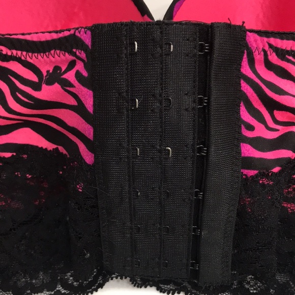 PLAYBOY BRA.  34C TIGER STRIPE W PICS OF PLAYBOY BUNNIES.  💕 - Picture 4 of 10